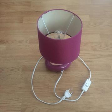 Nieuwe fuschia bedlamp/tafellamp nooit gebruikt beschikbaar voor biedingen