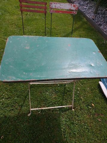 Ancienne table et chaises de cafe, Comme neuf