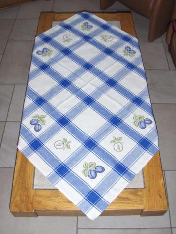 Nappe carrée brodée main (85x85cm)