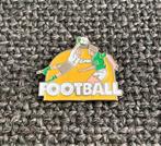 PIN  - FOOTBALL - VOETBAL, Verzamelen, Verzenden, Gebruikt, Sport, Speldje of Pin