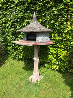 Vogelkooi in beton, Ophalen