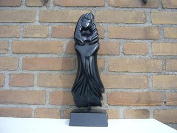 LADY in BLACK - beeldhouwkunst steen - uniek werk.