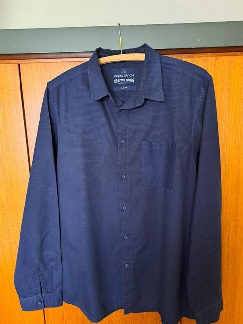 Hemd donkerblauw met rode stipjes maat L, Kleding | Heren, Overhemden, Zo goed als nieuw, Halswijdte 41/42 (L), Blauw, Ophalen of Verzenden