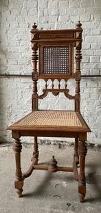 Chaise sculptée, Enlèvement