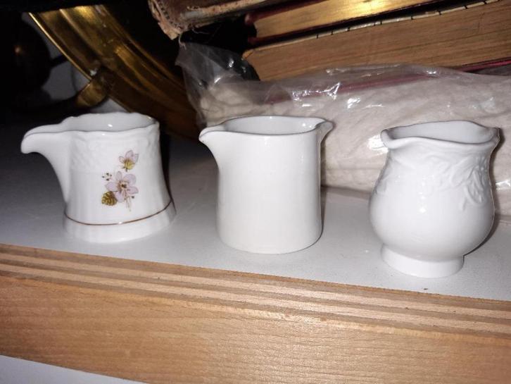 Lot : 3 petits pots à lait individuels - porcelaine, Huis en Inrichting, Keuken | Servies, Porselein, Ophalen of Verzenden
