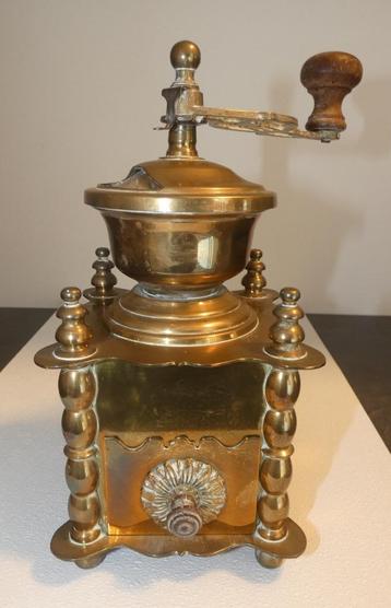 Koperen koffiemolen [1903] beschikbaar voor biedingen