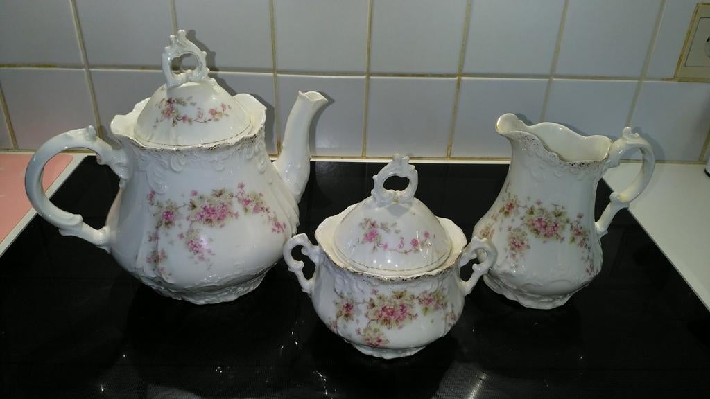 Oud Koffie en Thee servies, Ophalen