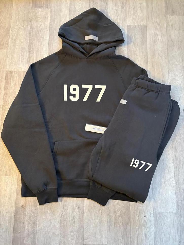 Essentials 1977 traininspak, Kleding | Heren, Wintersportkleding, Nieuw, Pak, Maat 48/50 (M), Ophalen of Verzenden