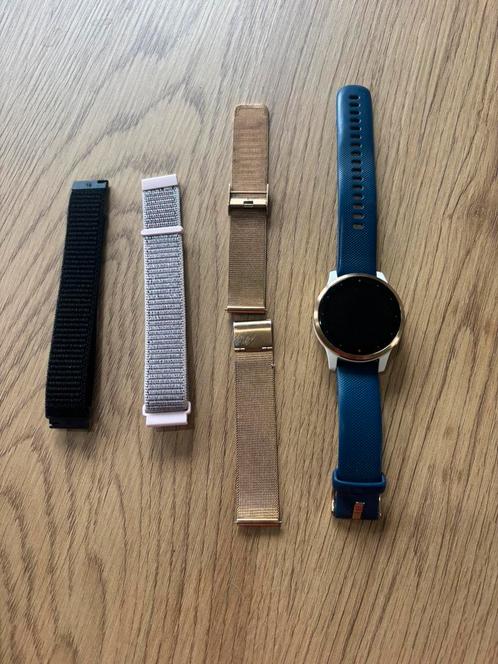 Garmin Vivoactive 4S - Montre connectée sport, Handtassen en Accessoires, Smartwatches, Gebruikt, Afstand, GPS, Hartslag, Slaap