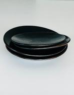 Borden BLACK POTTERY, Ophalen of Verzenden, Zo goed als nieuw, Bord(en), Effen