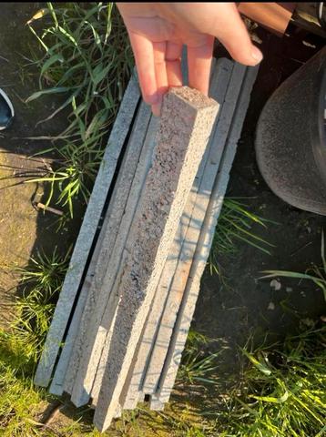 Afstandhouders Betonnen afstandhouders 1 meter 14 stuks beschikbaar voor biedingen