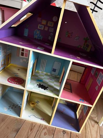 Maison peppa pig en bois beschikbaar voor biedingen