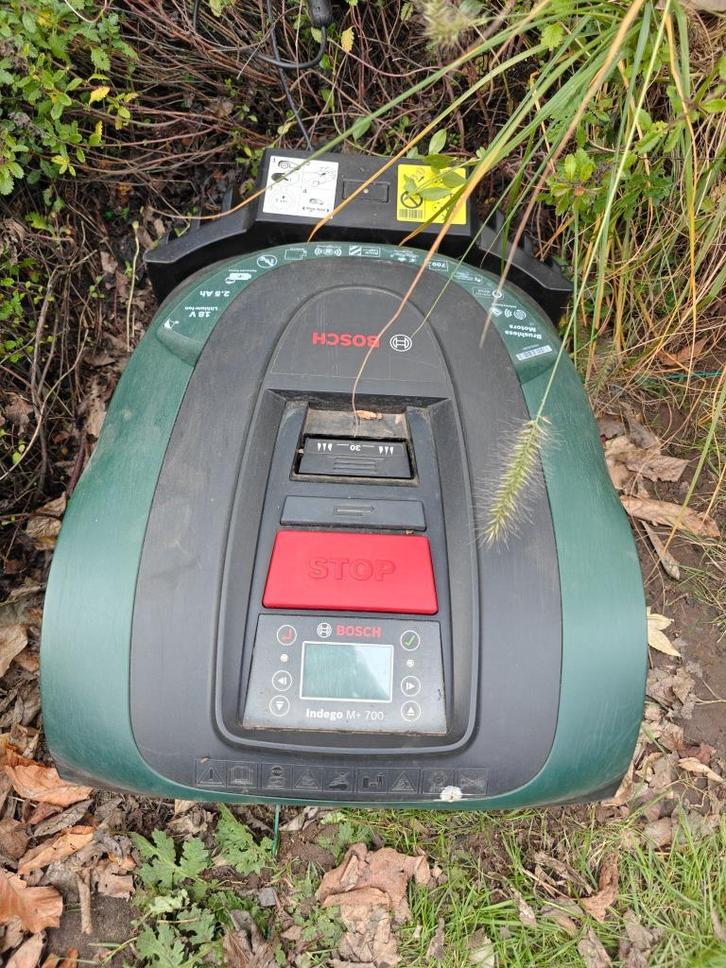Bosch indego M + 700 robotmaaier (garantie) en afdak, Tuin en Terras, Robotmaaiers, Zo goed als nieuw, 20 tot 25 cm, Bestuurbaar via app