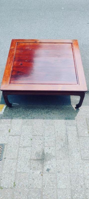 Exotische houten tafel 82x82x33 cm beschikbaar voor biedingen