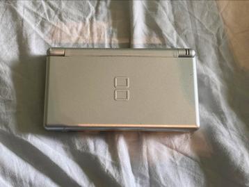 Nintendo DS Lite (grijs) – Werkt perfect (Slot-2 ontbreekt) beschikbaar voor biedingen