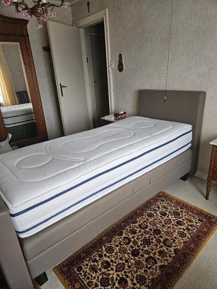 Boxspring en cuir électrique à l'état neuf, Maison & Meubles, Chambre à coucher | Lits boxsprings, Comme neuf, 100 cm, 220 cm