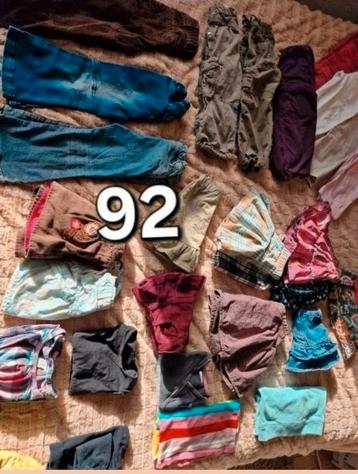 grand paquet de vêtements pour filles taille 92