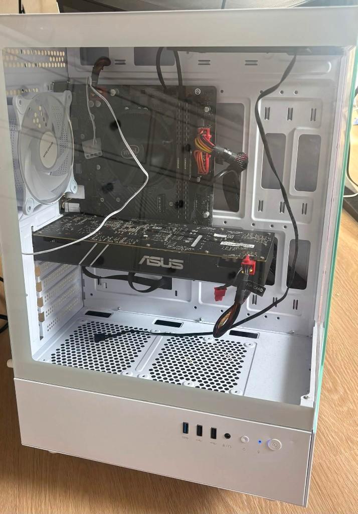 Budget Gaming Pc, Games en Spelcomputers, Games | Pc, Gebruikt, Overige genres, 3 spelers of meer, Vanaf 7 jaar, Eén computer