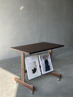 Vintage magazinerek / bijzettafel in hout en chroom, Enlèvement, Comme neuf