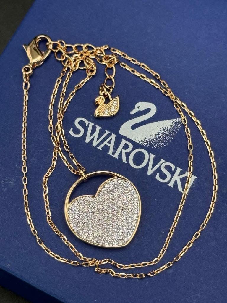 Collier Swarovski, Envoi