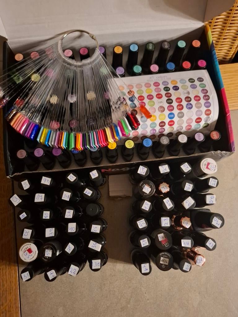 106 kleurtjes gellak, Ophalen