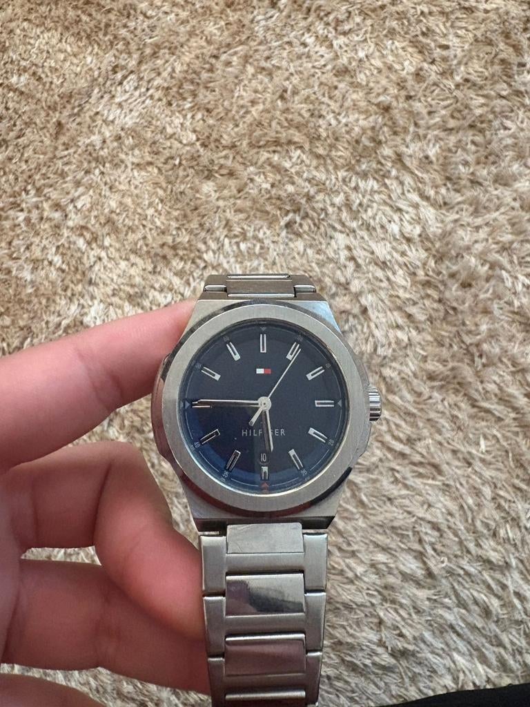 MONTRE TOMMY À VENDRE, Enlèvement