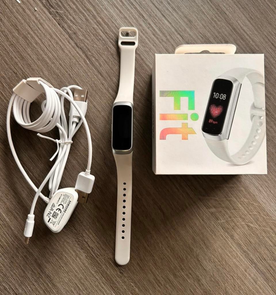 Samsung Galaxy Fitbit, Bijoux, Sacs & Beauté, Montres connectées, Gris, Enlèvement ou Envoi, Comme neuf, La taille