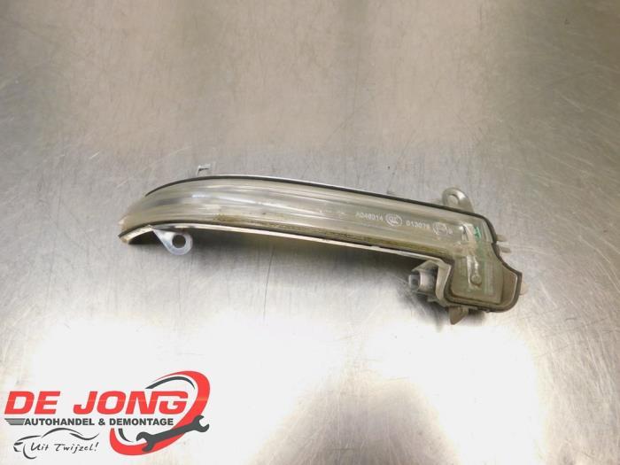 Feu clignotant de miroir droite d'un BMW 1-Serie, Autos : Pièces & Accessoires, Éclairage, BMW, Utilisé, 3 mois de garantie, Enlèvement ou Envoi