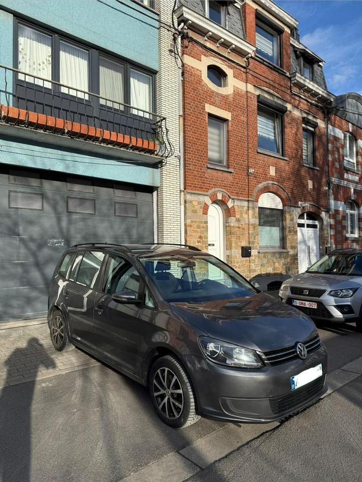 Touran 1.6 TDI, Autos, Volkswagen, Particulier, Touran, Diesel, Euro 5, 5 portes, Boîte manuelle, Argent ou Gris, Gris, Enlèvement