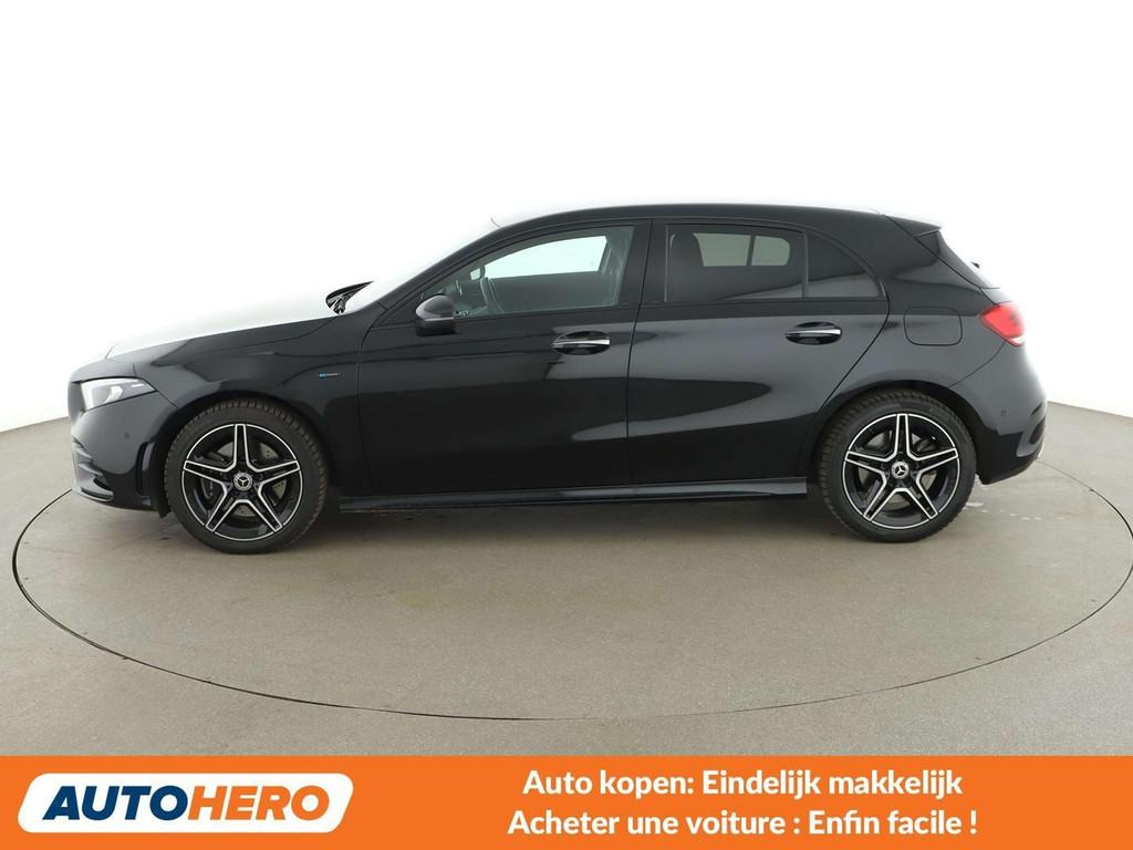 Mercedes-Benz A-Klasse 250 A 250e AMG Line (bj 2022), Auto's, Gebruikt, Zwart, Hybride Elektrisch/Benzine, Voorwielaandrijving