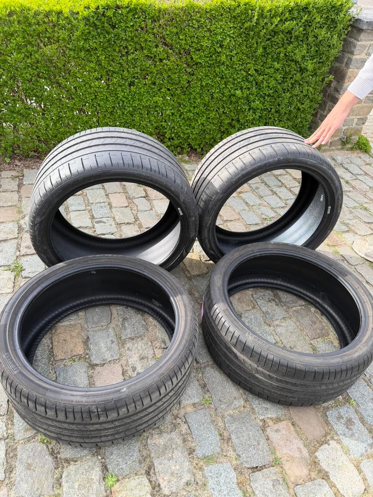 Pneu pirelli PO, Enlèvement, Comme neuf