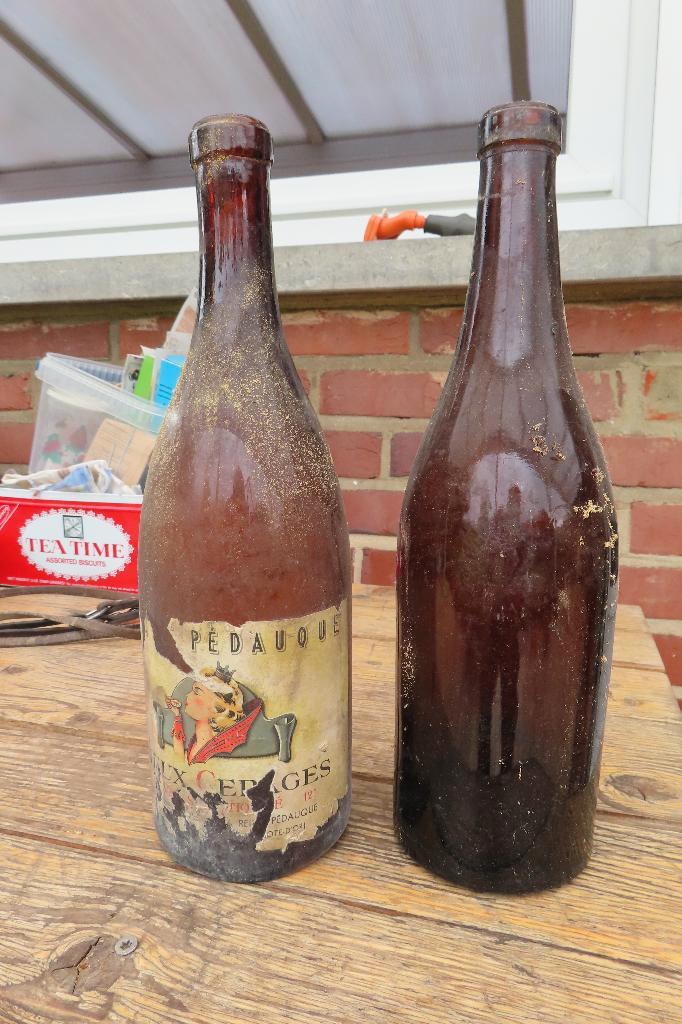 bouteilles vides, Collections, Vins, Utilisé, Vin rouge, France, Enlèvement