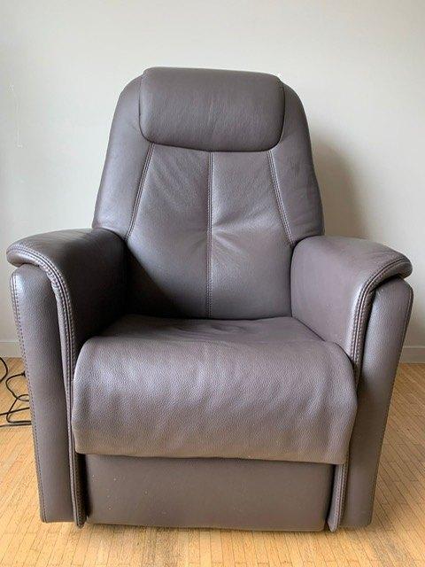 Hukla relax leder 2 jaar oud, Huis en Inrichting, Fauteuils, Gebruikt, Leer, 75 tot 100 cm, Minder dan 75 cm, Ophalen