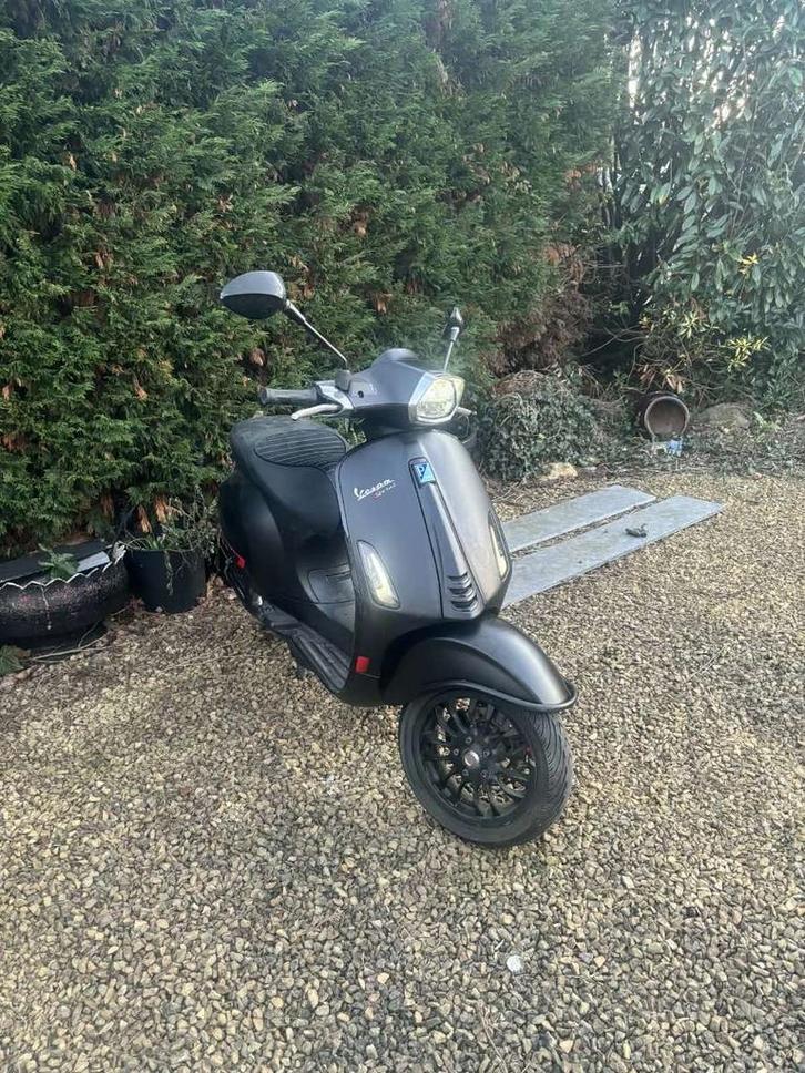 Vespa sprint, Fietsen en Brommers, Scooters | Vespa, Zo goed als nieuw, Ophalen of Verzenden