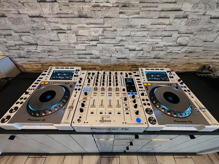 Cdj 2000 nexus 2 édition White, Musique & Instruments, DJ sets & Platines, Comme neuf, Enlèvement