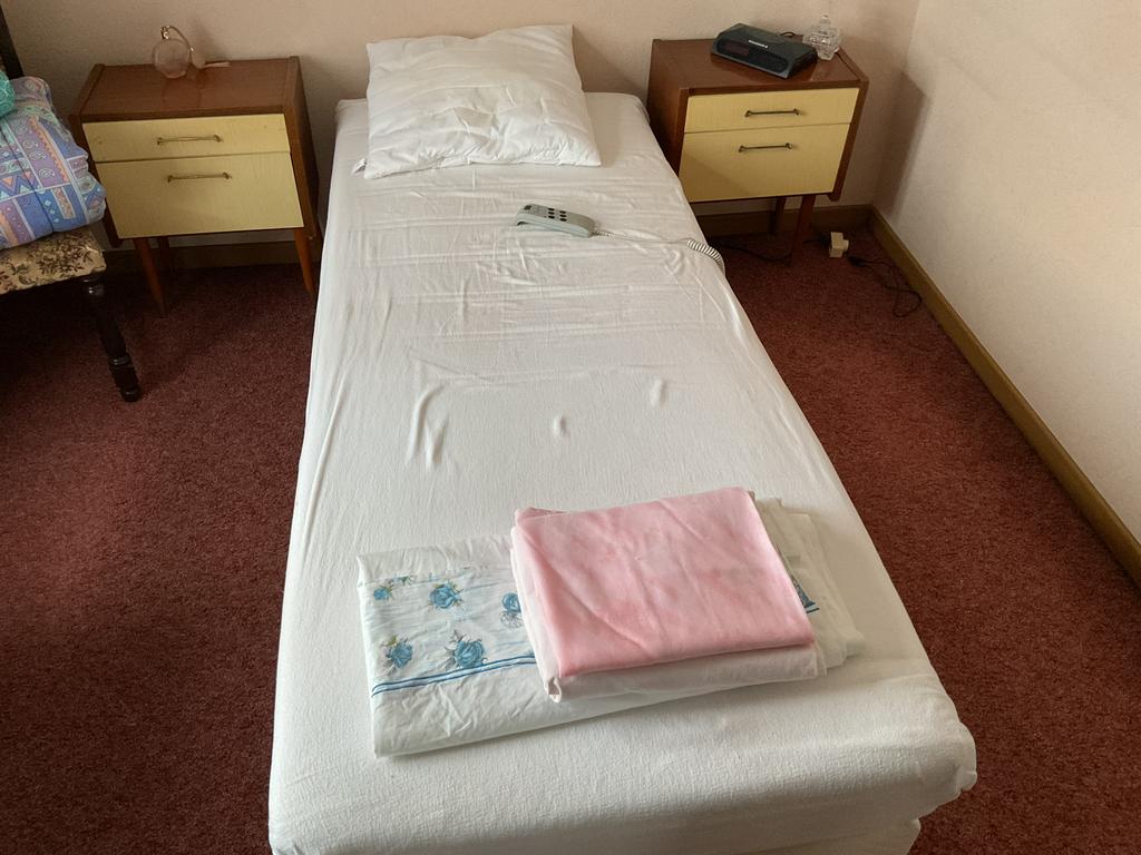 Elektrisch verstelbaar bed 2x, Ophalen, Zo goed als nieuw