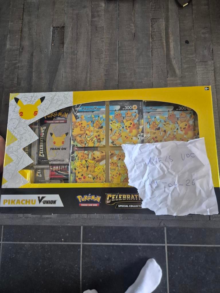 Pokemon celebrations special collection box, Enlèvement ou Envoi