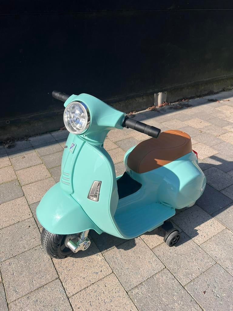 elektrische kinder vespa, Ophalen, Zo goed als nieuw