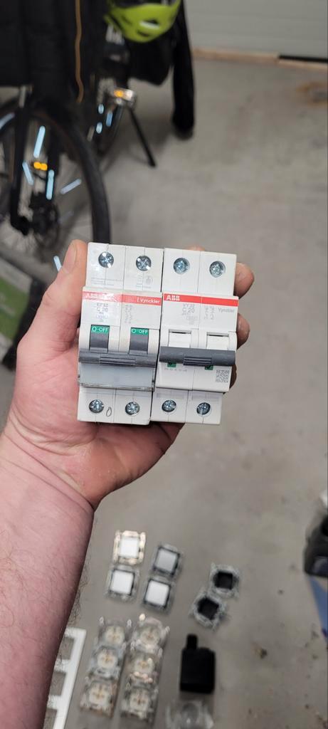 Allerlei elektra, Doe-het-zelf en Bouw, Elektriciteit en Kabels, Ophalen