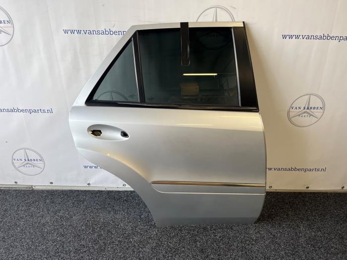 Portier 4Deurs rechts-achter van een Mercedes ML-Klasse (775, Gebruikt, -, Deur, -