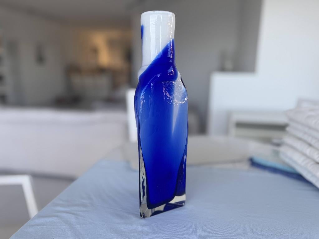 Blauwe design vaas – gesigneerd kunstglas (cobalt blauw), Enlèvement ou Envoi, Bleu, Verre