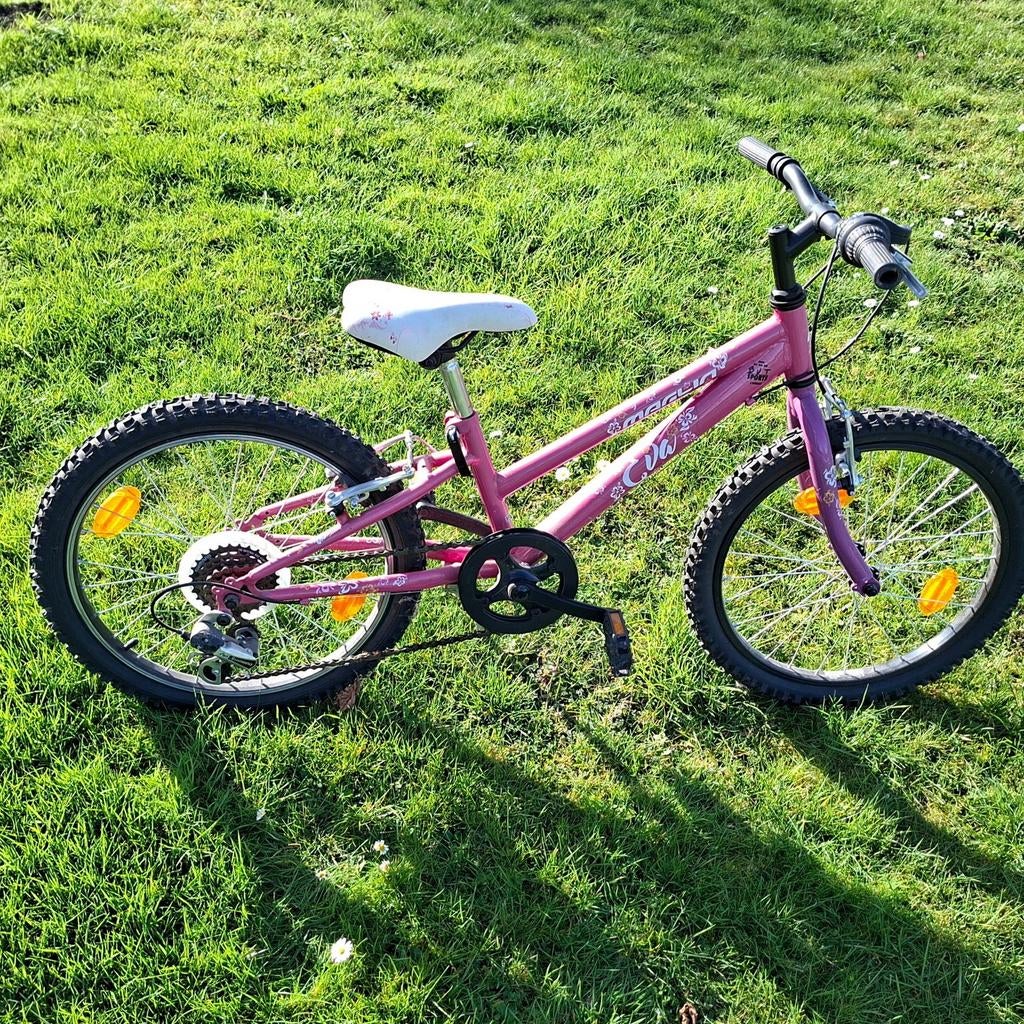 Vélo filles 8-9 ans en parfait état