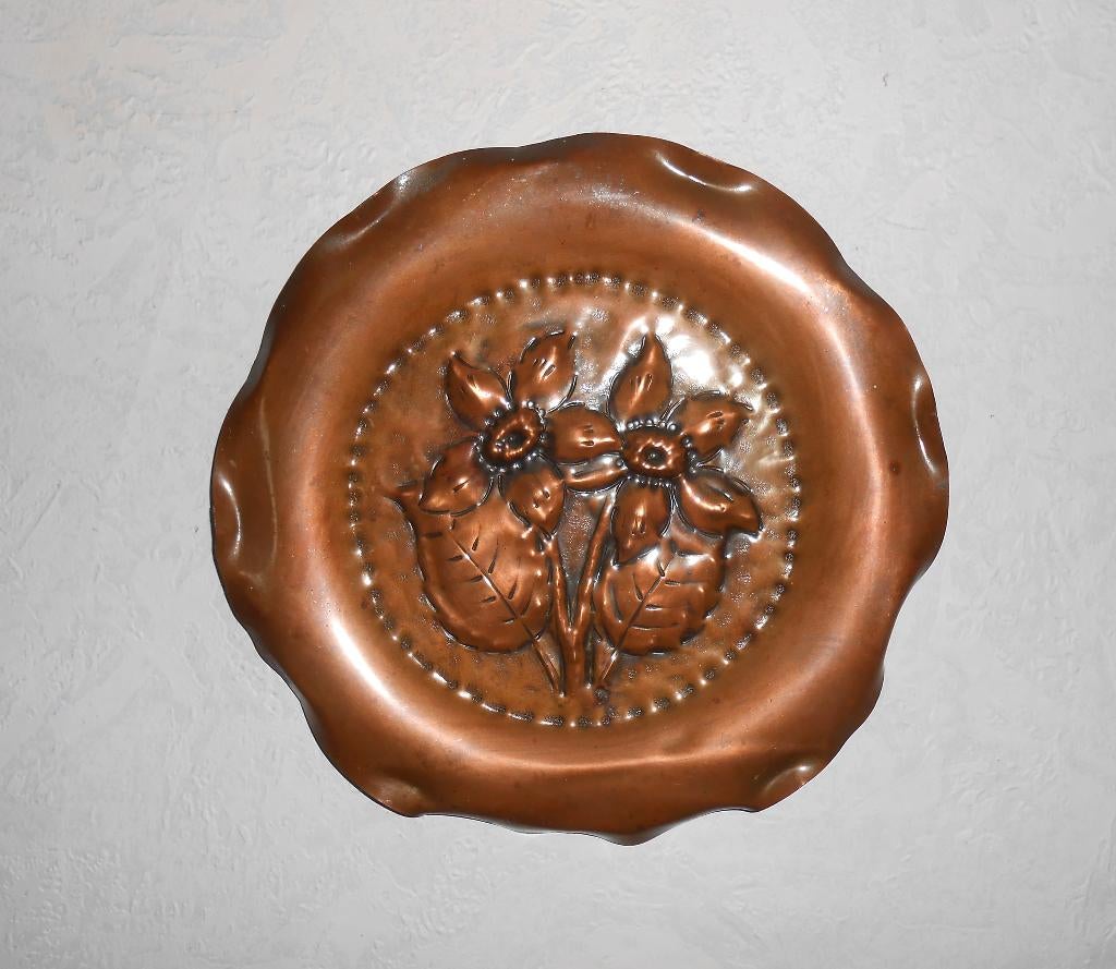 Plat mural Arts & Crafts en cuivre martelé/rétro/vintage, Enlèvement ou Envoi, Cuivre