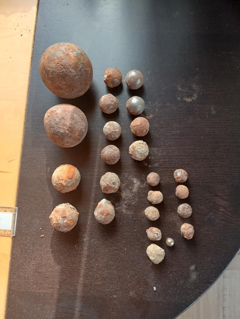 AUTHENTIEKE KANONSKOGELS UIT 1746..., Ophalen, Brons