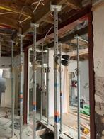 Poutrel steken binnen en buiten muuren.