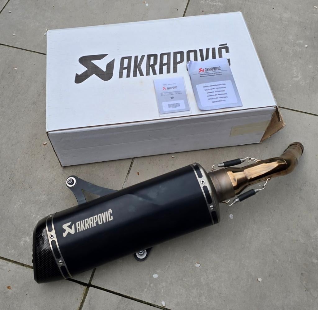 AKRAPOVIC SLIP-ON Black Edition Vespa GTS, Ophalen of Verzenden, Nieuw, Uitlaat, Vespa