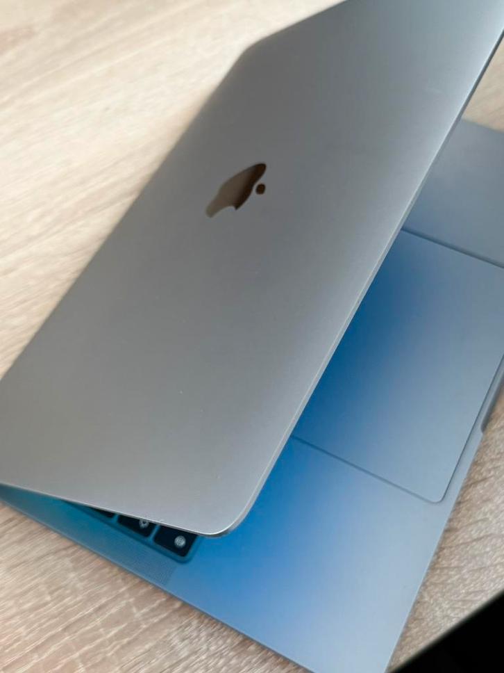 Macbook pro M2 2022, 24 Go de mémoire 13 pouces, Informatique & Logiciels, Apple Macbooks, Comme neuf, MacBook, 13 pouces, Enlèvement ou Envoi