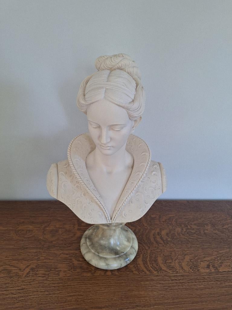 Buste van dame, Ophalen, 20 - 50 cm, Op sokkel, Buste