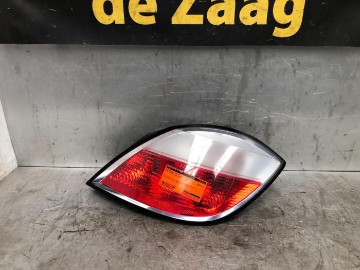 Feu arrière droit d'un Opel Astra, Autos : Pièces & Accessoires, Éclairage, Opel, Utilisé, 3 mois de garantie, Enlèvement ou Envoi
