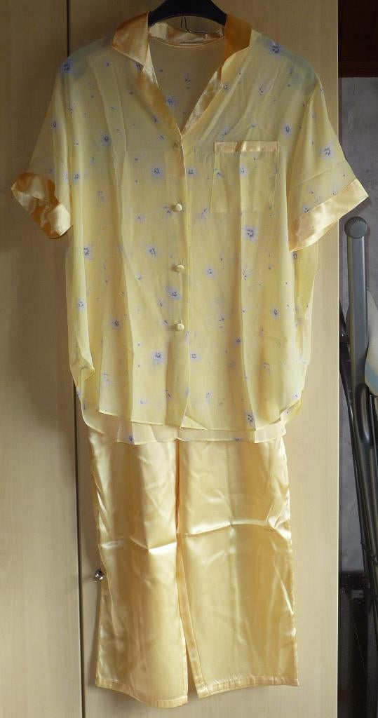 Pyjama dame satiné, taille 38/40, Vêtements | Femmes, Pyjamas, Enlèvement ou Envoi, Comme neuf, Taille 38/40 (M)